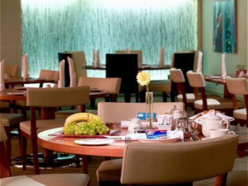 Plaza On The River London Kültér fotó The dining room at the hotel