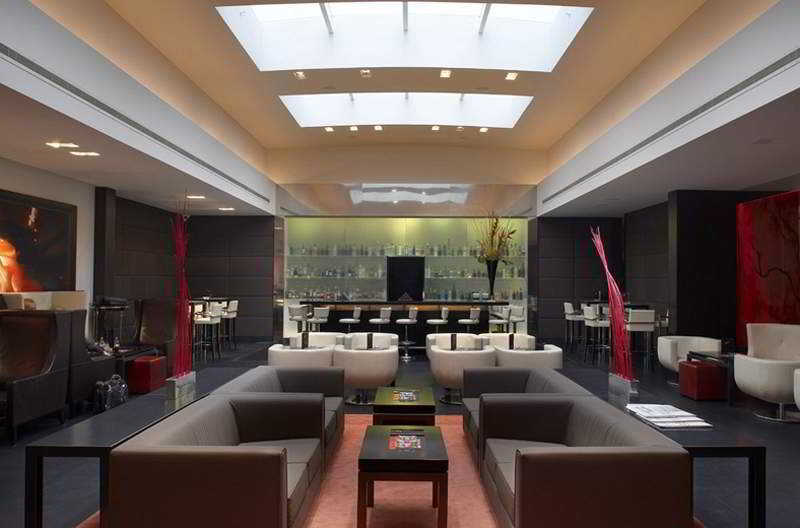 Plaza On The River London Étterem fotó The lounge at the airport