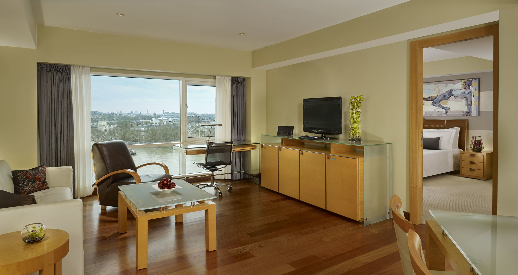 Plaza On The River London Beltér fotó A living room in a suite at the InterContinental Vienna
