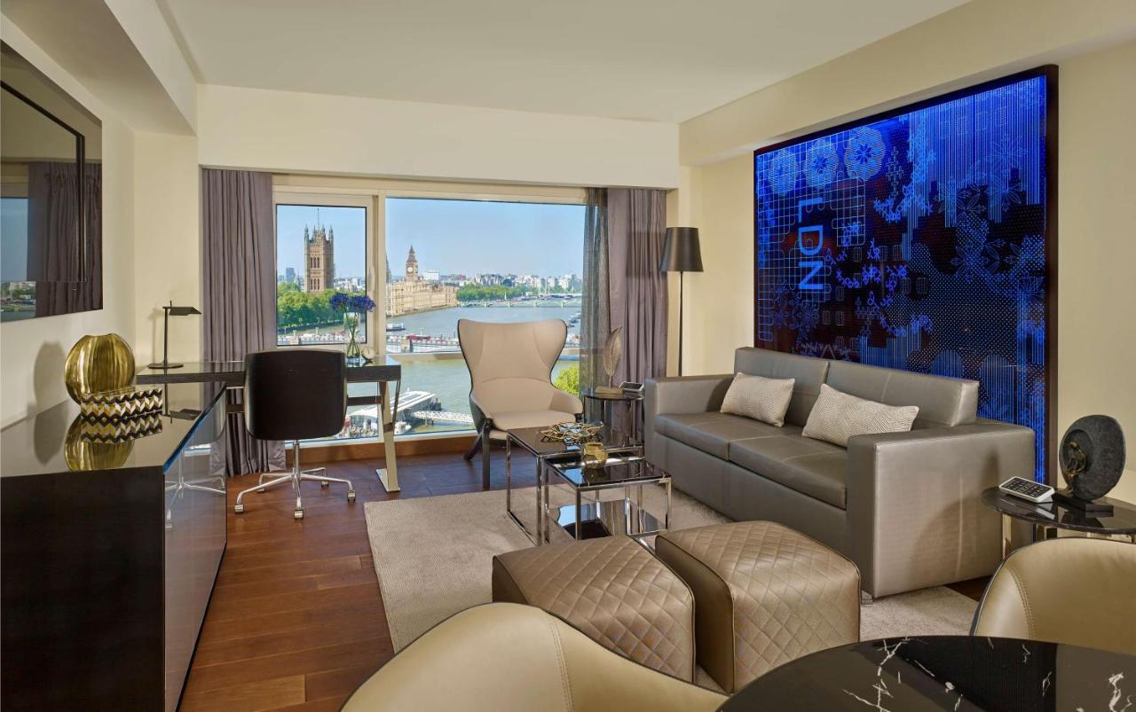 Plaza On The River London Kültér fotó A suite at the InterContinental London