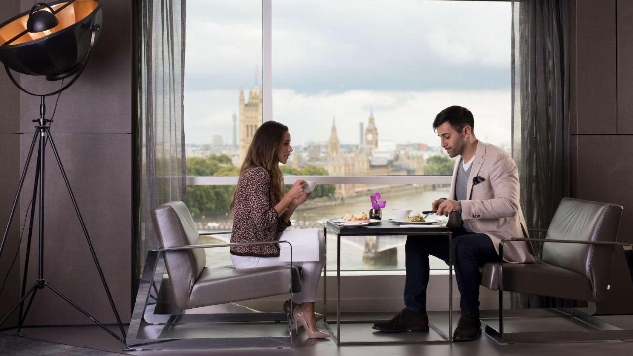Plaza On The River London Kültér fotó The View at the Hilton London West End